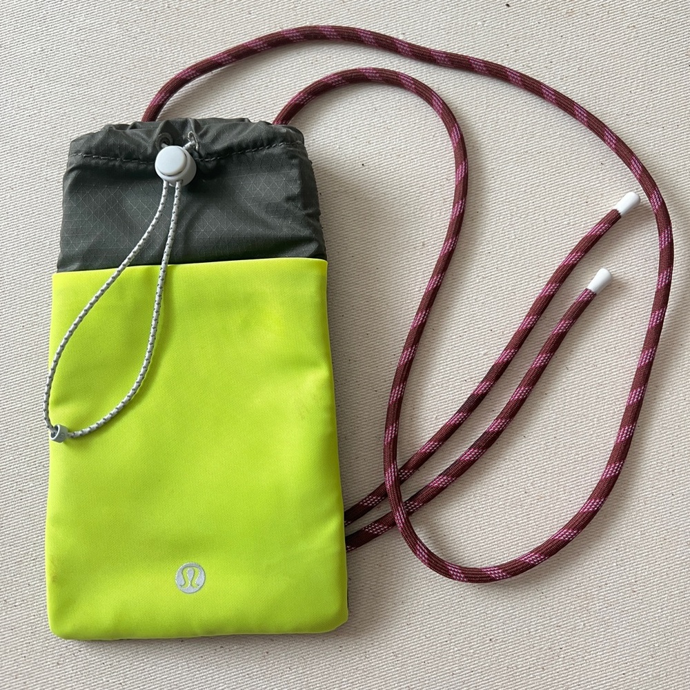 Lululemon Play Forward Crossbody Pouch